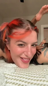 Iso someone to suck my toes 24 7 fyp femme nonbinary footworship feet