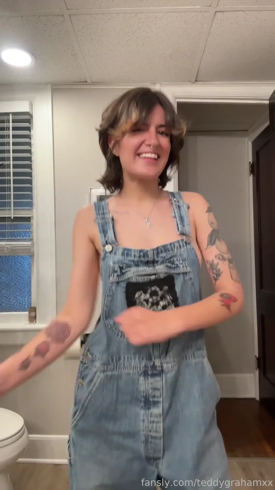 Been loving this dance lately do you guys like these overalls on me 