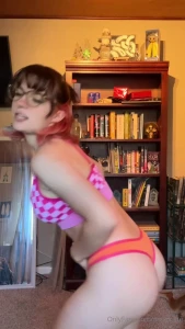 I wanted to do some lil dances for you