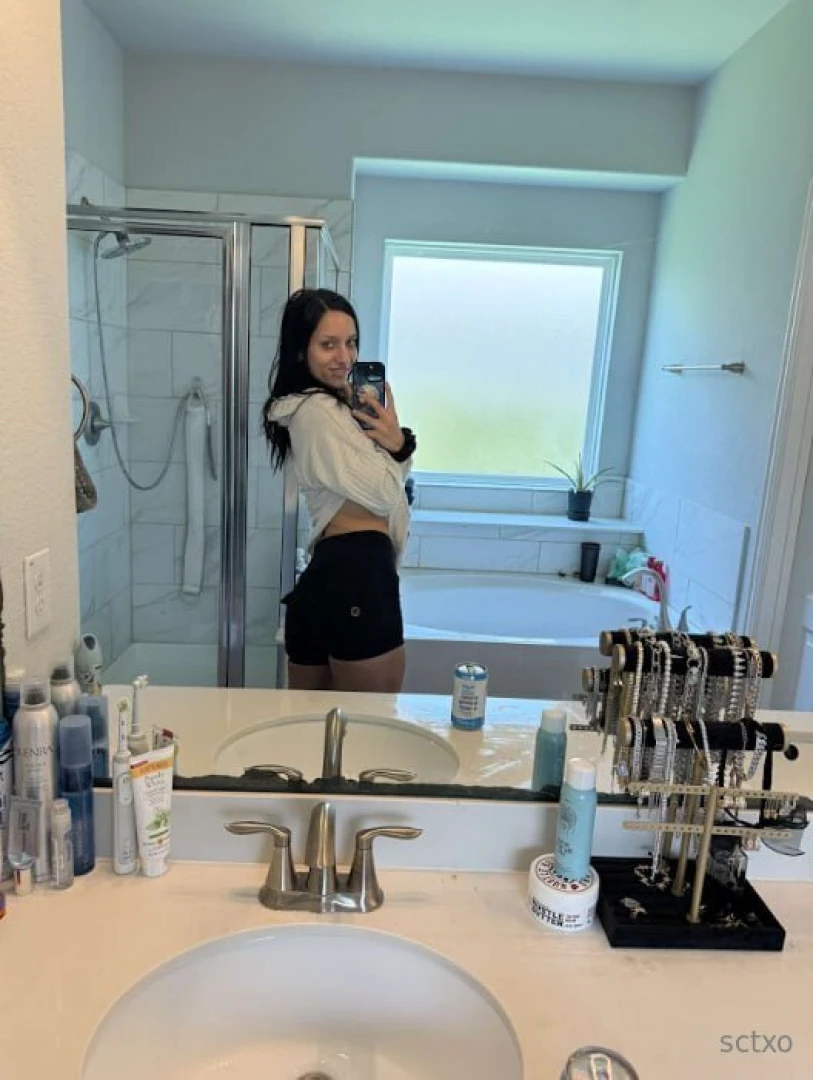 Alyx_urie2 isn t just stunning she s electric watch her own every part 5 