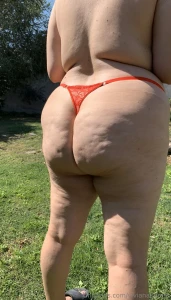 Wyd if u see a milf in her thongs part 1