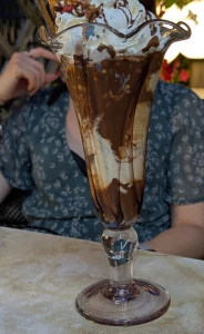 Stasera siamo usciti a mangiare un bel gelato e nel frattempo lei si