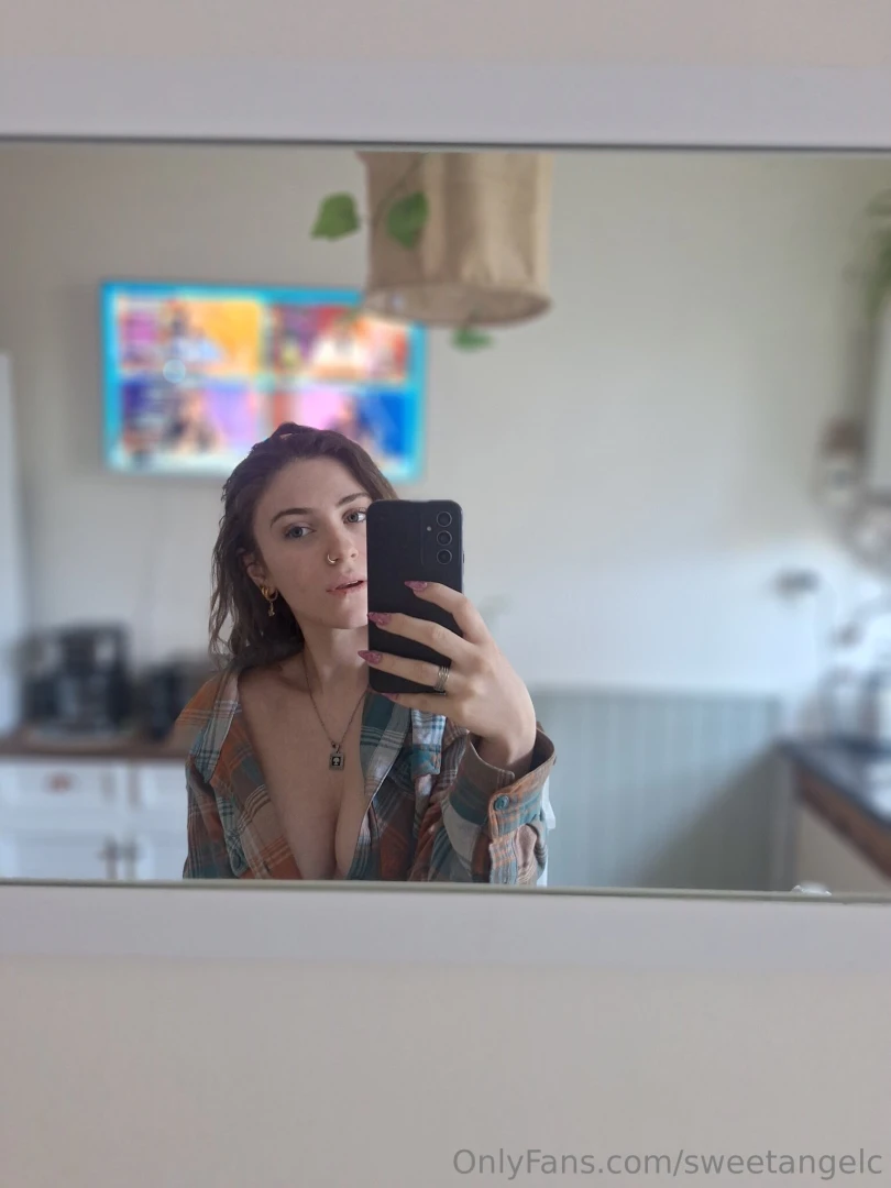 It s a little hot in this house so i had to open my jacket sorryyy 