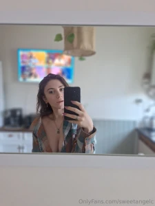 It s a little hot in this house so i had to open my jacket sorryyy