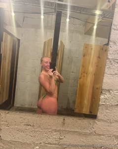 Saturday treat for my fans shauna in the sauna do you prefer training