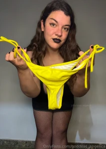 I would rub my bwc on your ass while you have this yellow bikini on