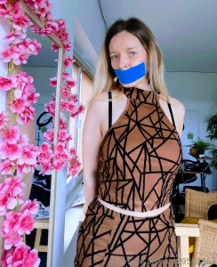 Hello mes amours bondage adhesif bdsm