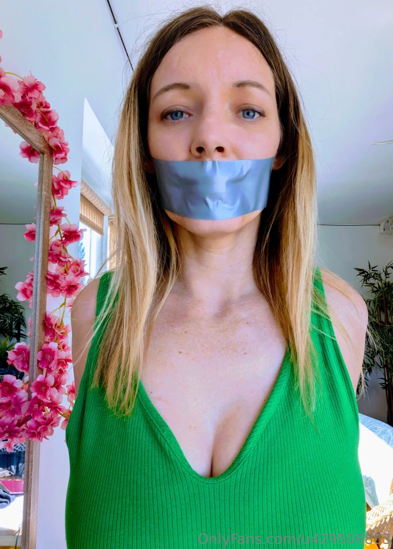 Hello envoi moi un mp pour toute demande de photos ou vid os 