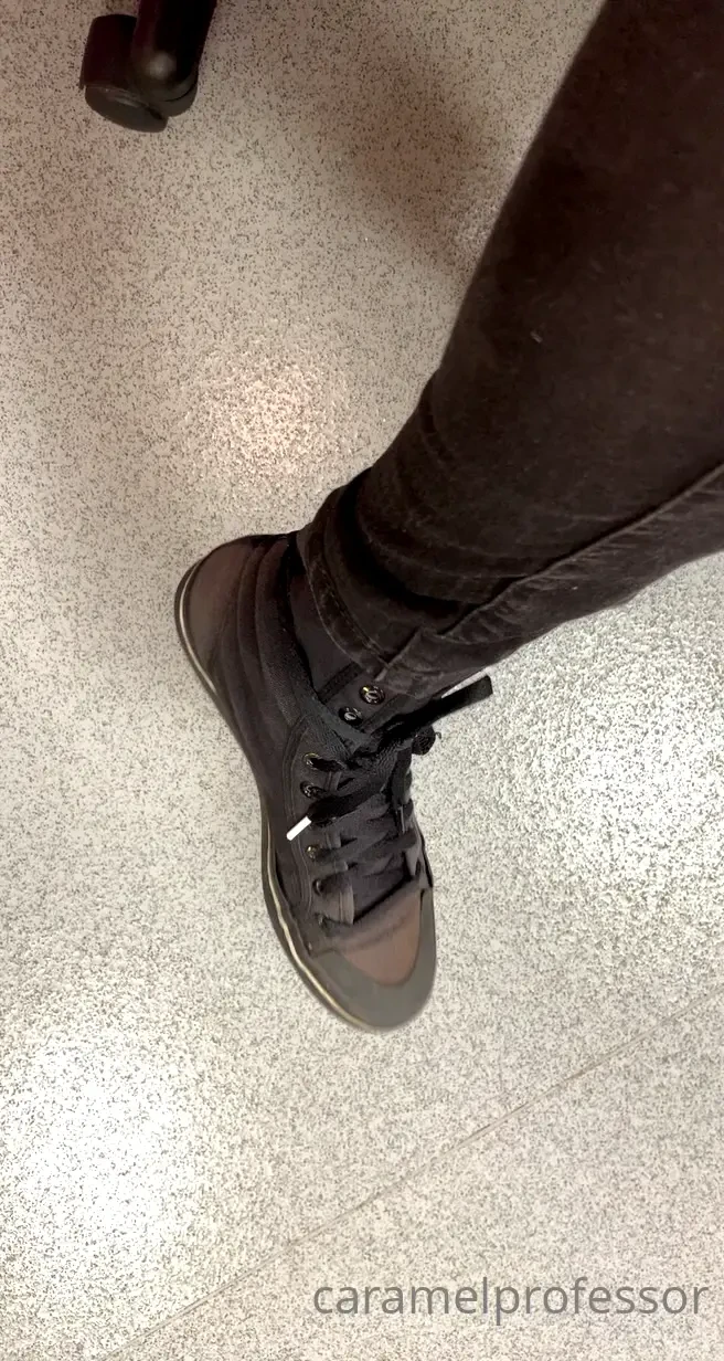 Selling these adidas as i need new ones do you like the toes and 