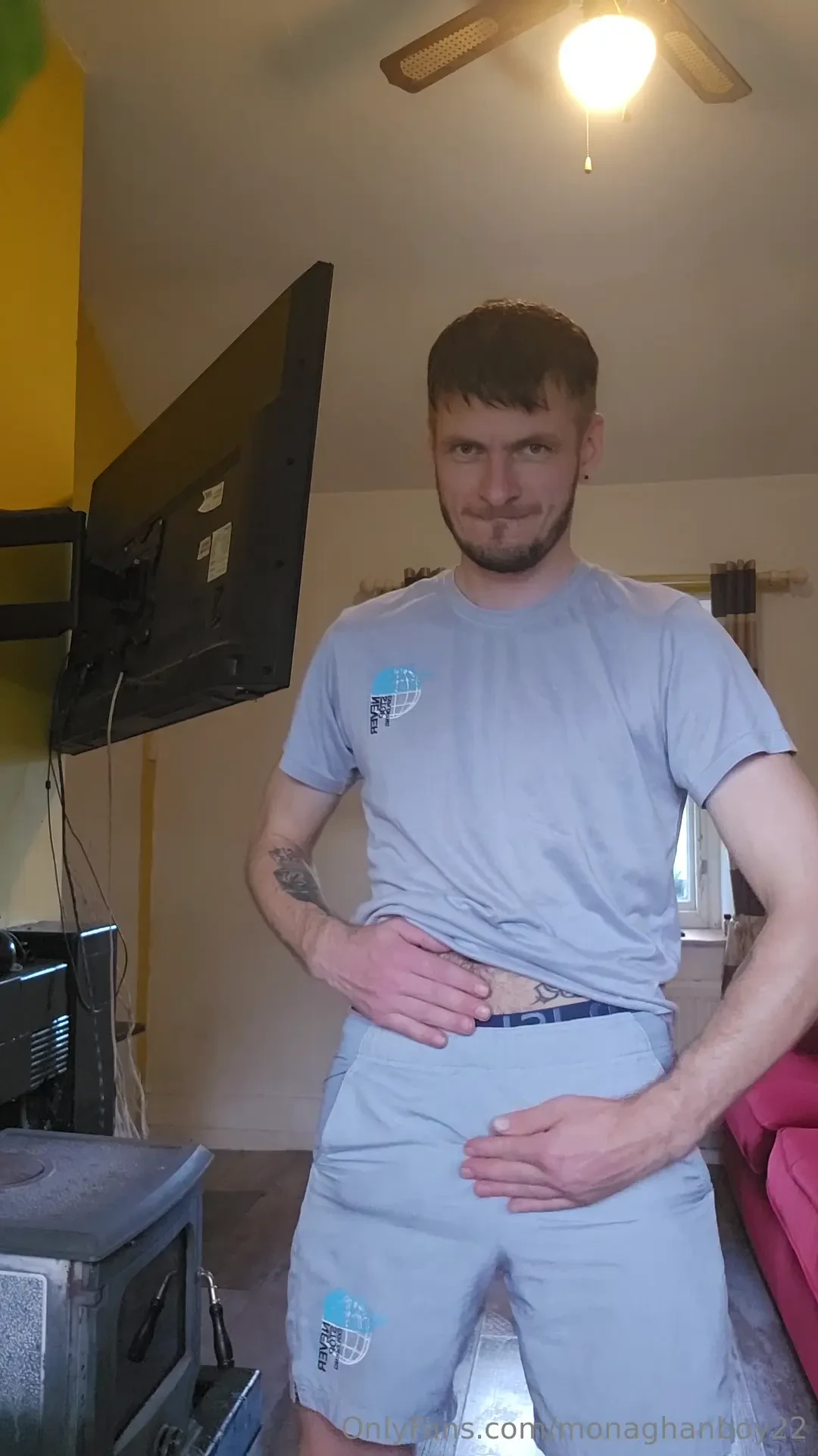 Who like to half me out and bend over for me 