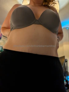 I m back bitches dm me those custom requests x