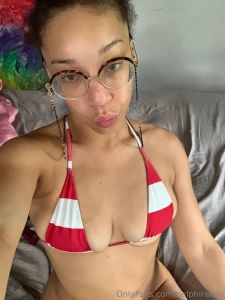 You like the glasses on