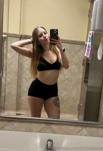 Just a lil mirror check would you stop and stare