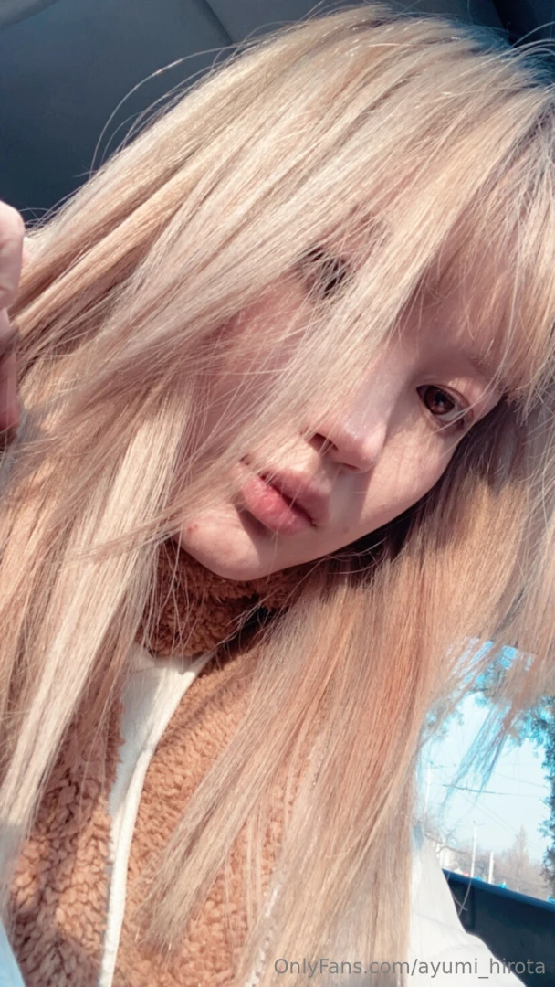 Caught in that raw beauty moment 