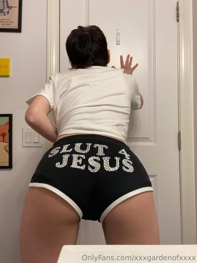 Hi my darlings sorry i ve been away so long i ve been caught up in a part 3 