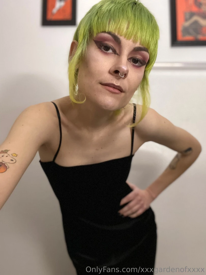 Tip me whatever u want under this post and i ll send u a lil video of 