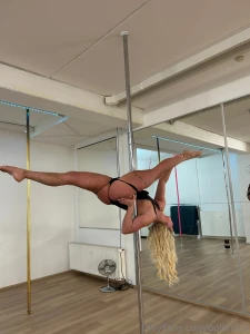 I admit this is just me trying to show off i just love the feeling of