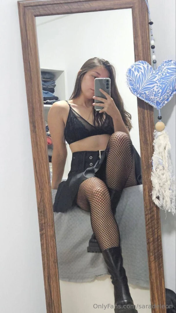 I love this type of outfit do you like this skirt 