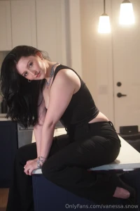 Just did another shoot babes lookout for new set 6pm est tonight