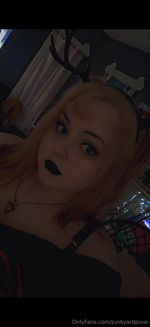 There s a moon in the mirror 