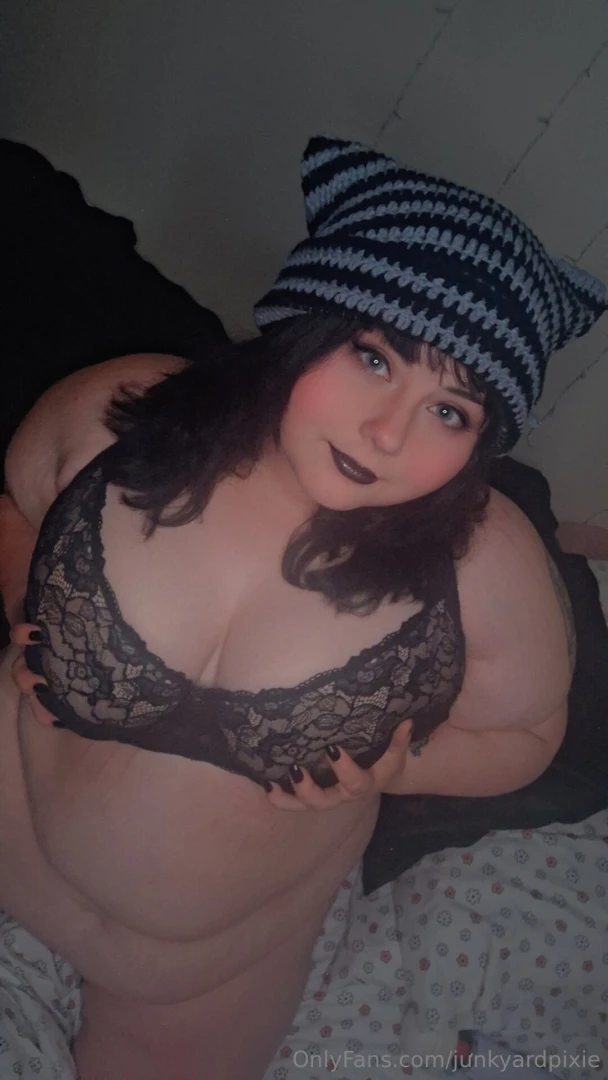 Jerking off amp fucking my dildo uwu i spit on it 