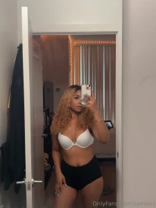 So do you like this pose or that check story