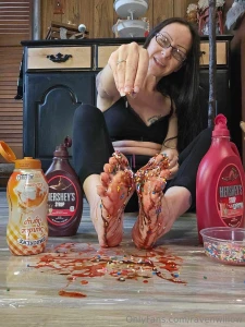 Decided to give all my followers who are foot fans a special treat