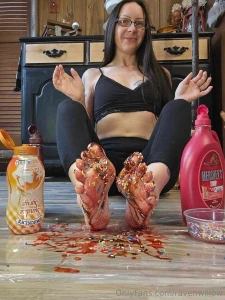 Decided to give all my followers who are foot fans a special treat part 4