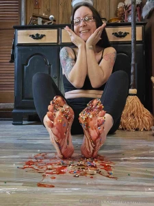 Decided to give all my followers who are foot fans a special treat part 10