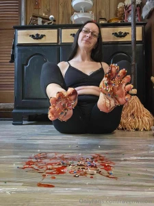 Decided to give all my followers who are foot fans a special treat part 5