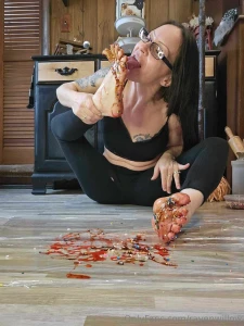 Decided to give all my followers who are foot fans a special treat part 3