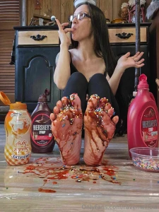 Decided to give all my followers who are foot fans a special treat part 8