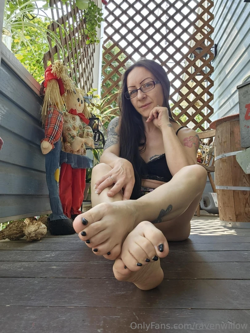 Morning feet it is a warm morning which means no need for socks or 