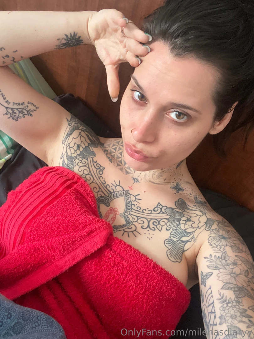 All showered up and now im all cozy and comfy just need some huge arms 