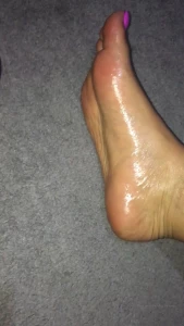 foot-fantasy - All oiled up and shining on this dull morning 