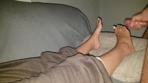 foot-fantasy - I take a nap whilst me cums on my feet 