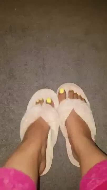 Clean my slipper feet 