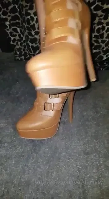 Worship my brown boots 