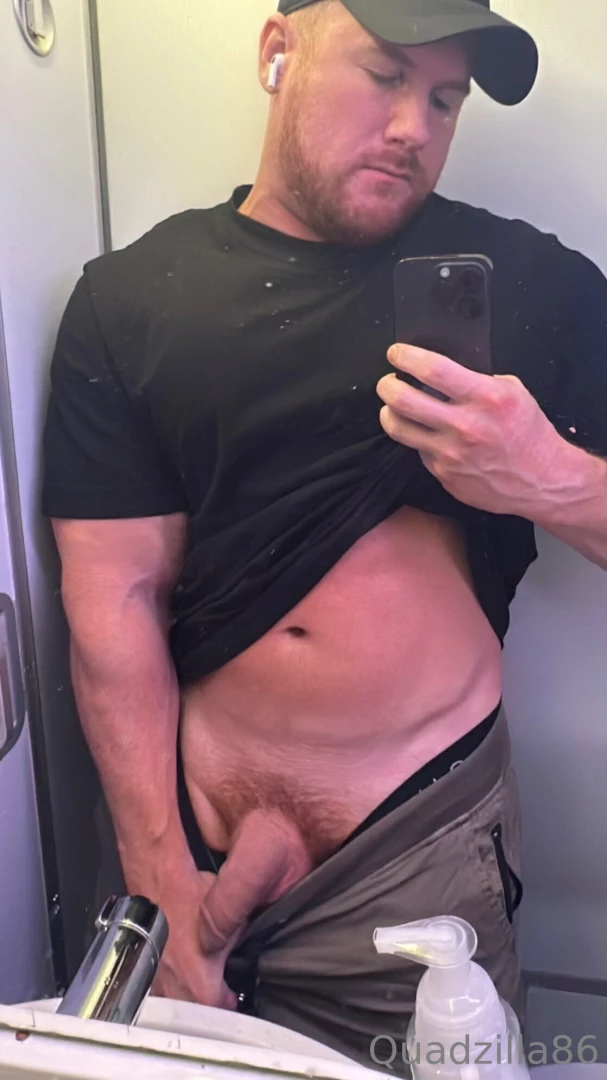 Guy next to me on the plane wouldn t stop staring at my bulge idk why 