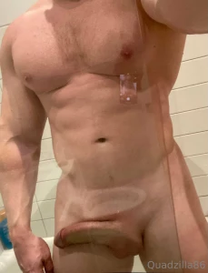 Lowkey feels good when i press it against the glass