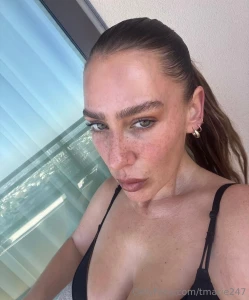 Do you wanna kiss yes or yes