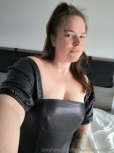 I found this super cute top that i have the perfect pair of leggings