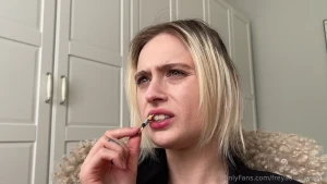 Freya has a class and her student is late how long can she wait to part 1