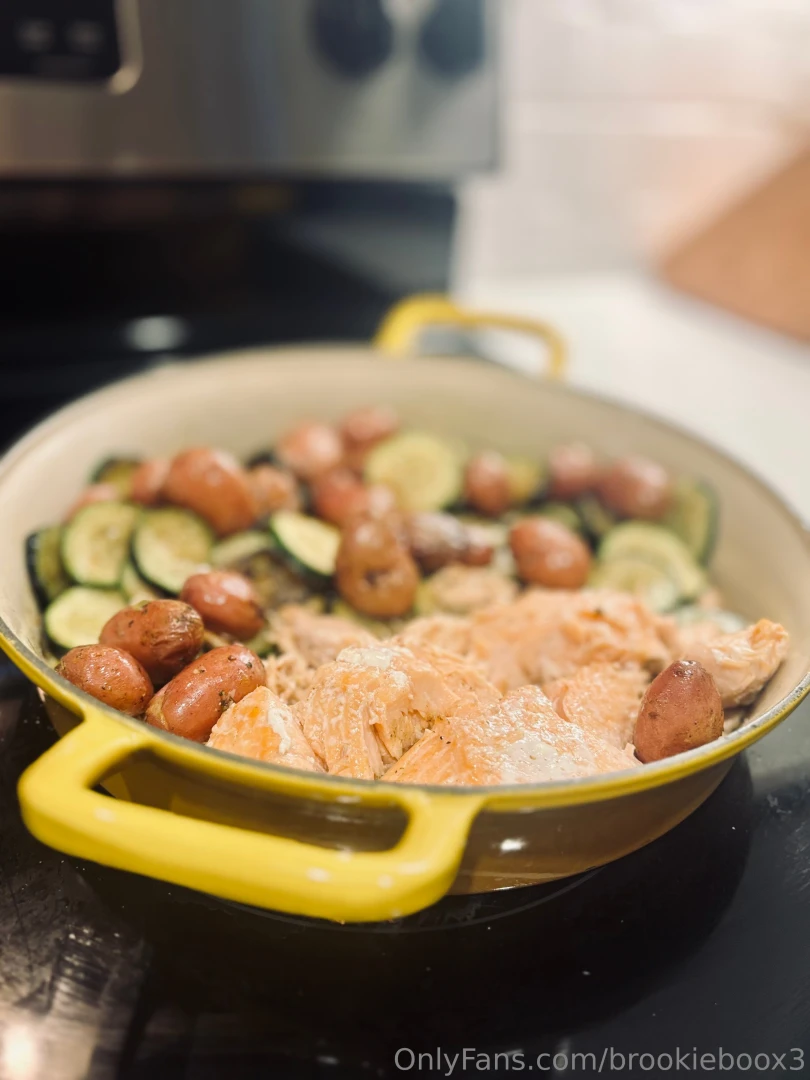 Professional house wife ready to be wifed up hobbies include cooking 