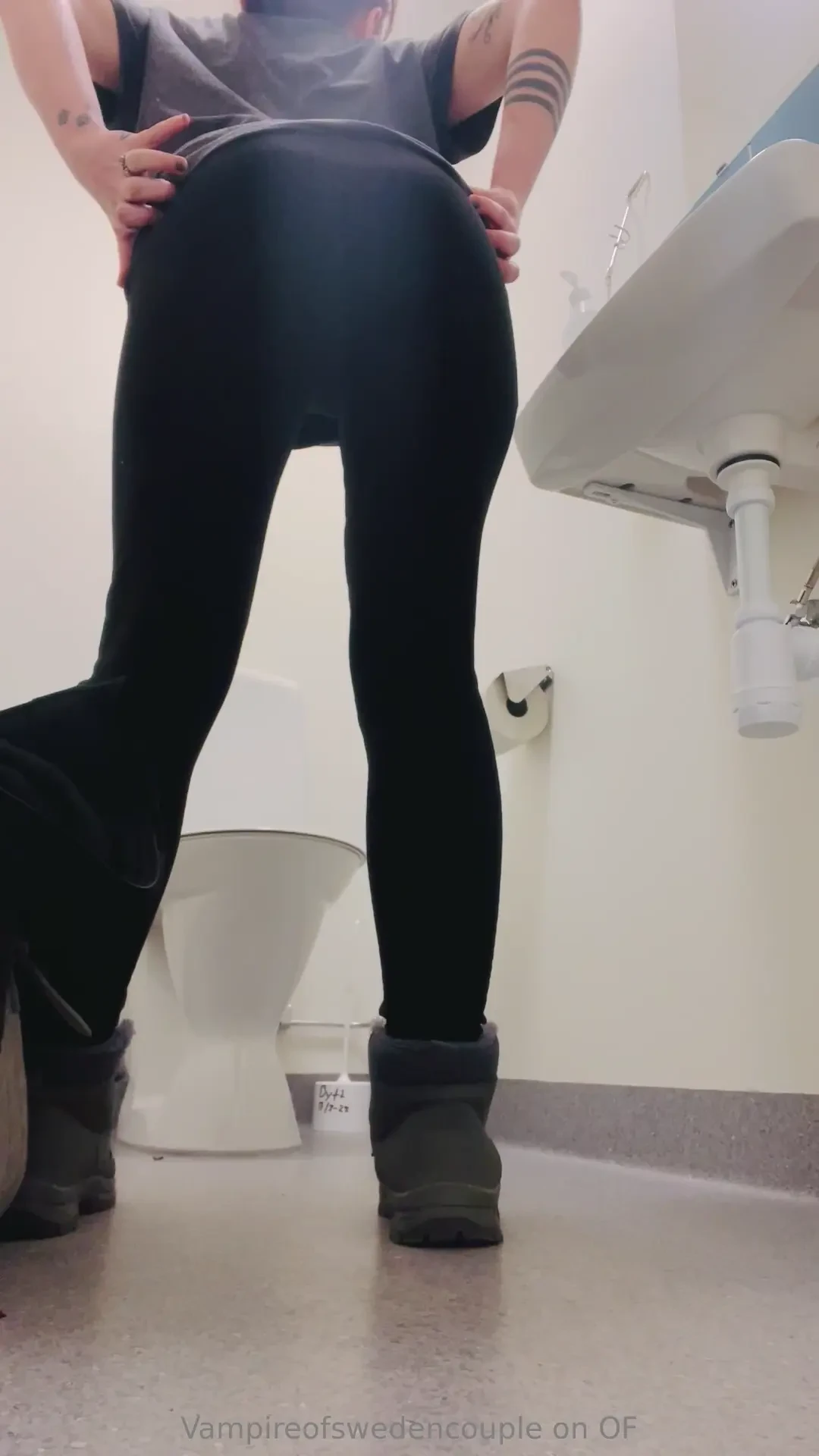 Hos tandl karen blev n stan orolig att de skulle knacka p och undra 