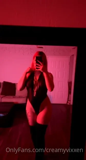 Wow this red light is a whole vibe i swearrrrr 
