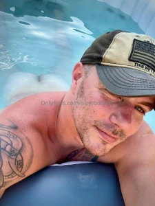 Randy is a single country boy that has full custody of his son he is part 1