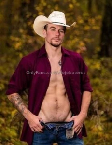 Randy is a single country boy that has full custody of his son he is