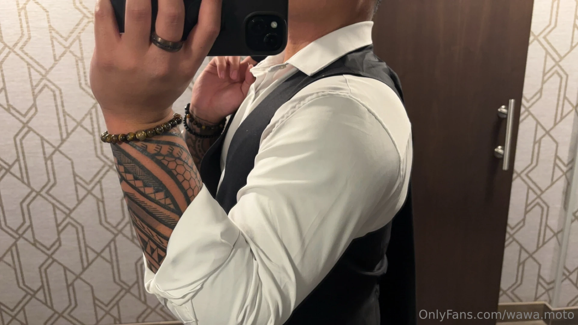 Are you into tatted guys like me 