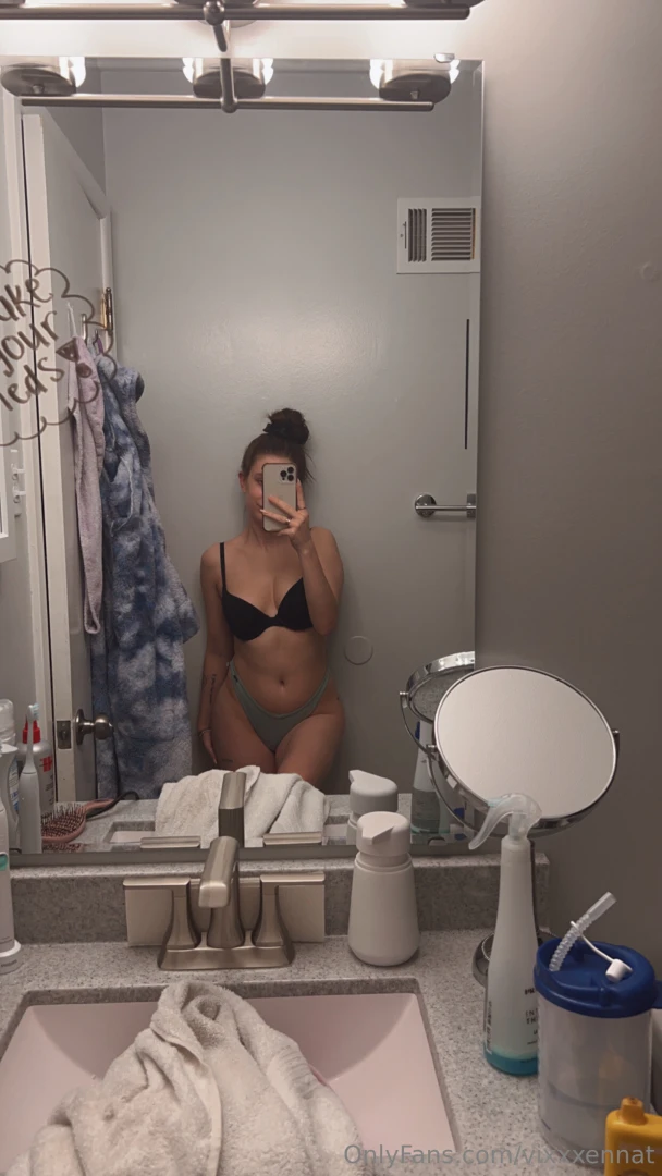 Money has been sooooo tight lately idk what i m gonna do i can t 